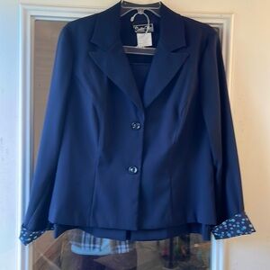 Suits us navy blue 13/14 suit with skirt